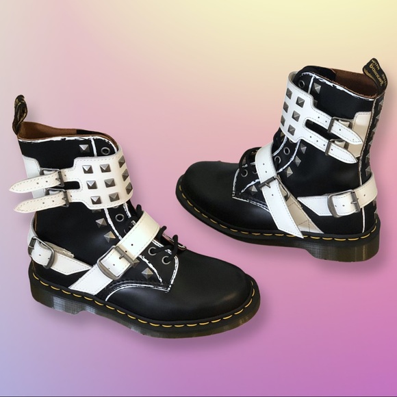 Dr. Martens 1490 Joska Stud Black Leather Lace Up Boots Women US Size 7 NIB - Picture 3 of 10